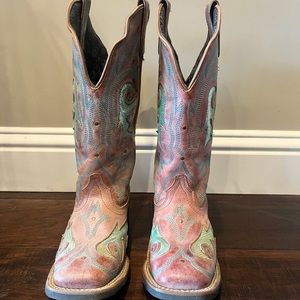 Worn once ladies Laredo boots size 6. Pretty pretty pretty!